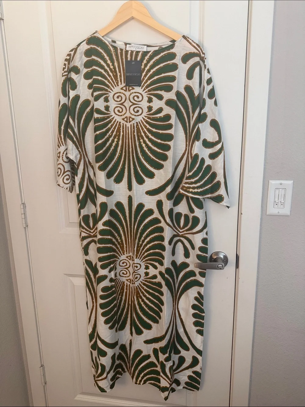Impressions Green and Cream Botanical Robe